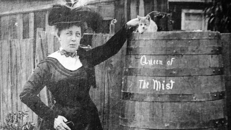 Annie foi a primeira pessoa a descer as Cataratas do Niágara num barril