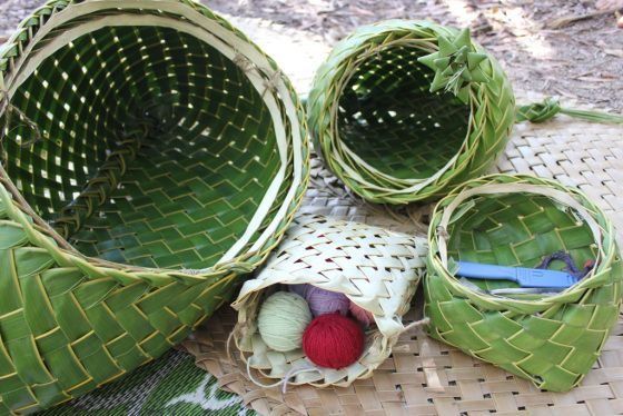 Arte ancestral: A folha de coqueiro na criação de artesanatos