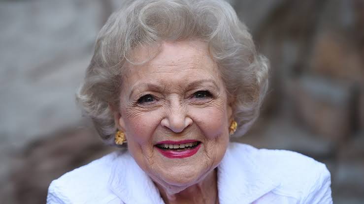 Morre a atriz Betty White, aos 99 anos