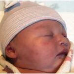 Bebê nasce em 22/02/2022 às 02h22 no quarto 2