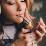 Mulheres que fumam maconha tem mais chance de ter orgasmos satisfatórios