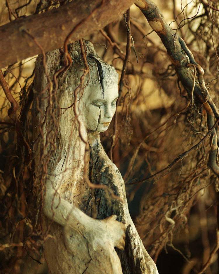 Artista transforma madeira em esculturas impressionantes que capturam a beleza da natureza