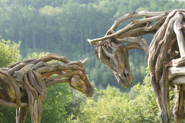 Lindas esculturas de animais feitas com galhos secos