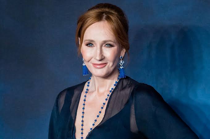 J.K. Rowling vai doar R$6,6 milhões para órfãos na Ucrânia