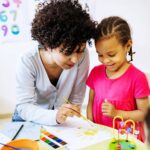 Crianças devem expressar a arte livremente