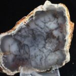 A frequência dos cristais: Merlinita