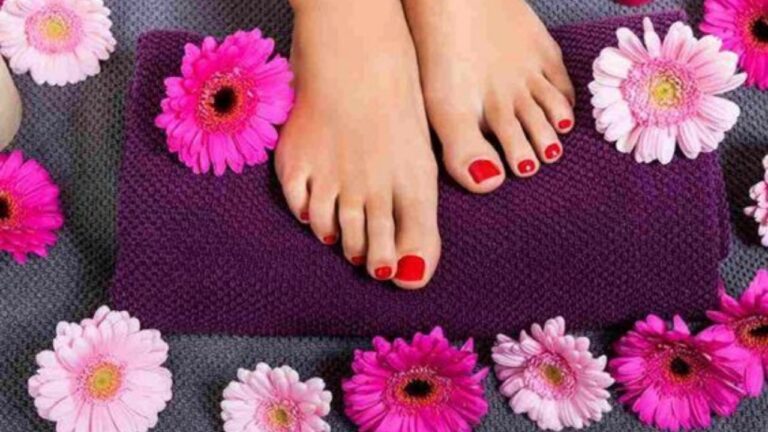 4 causas de rachadura nos pés e dicas de como tratar o ressecamento