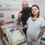 Mulher dá a luz durante show do Metallica no Paraná