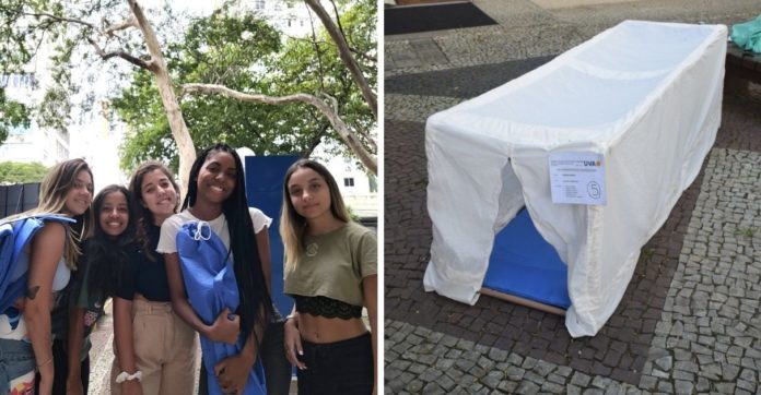Estudantes do RJ criam abrigos temporários para proteger pessoas do frio