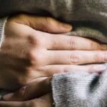 É normal ter cólica sem menstruação?