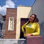 Mulher cria ONG que reforma casas de graça