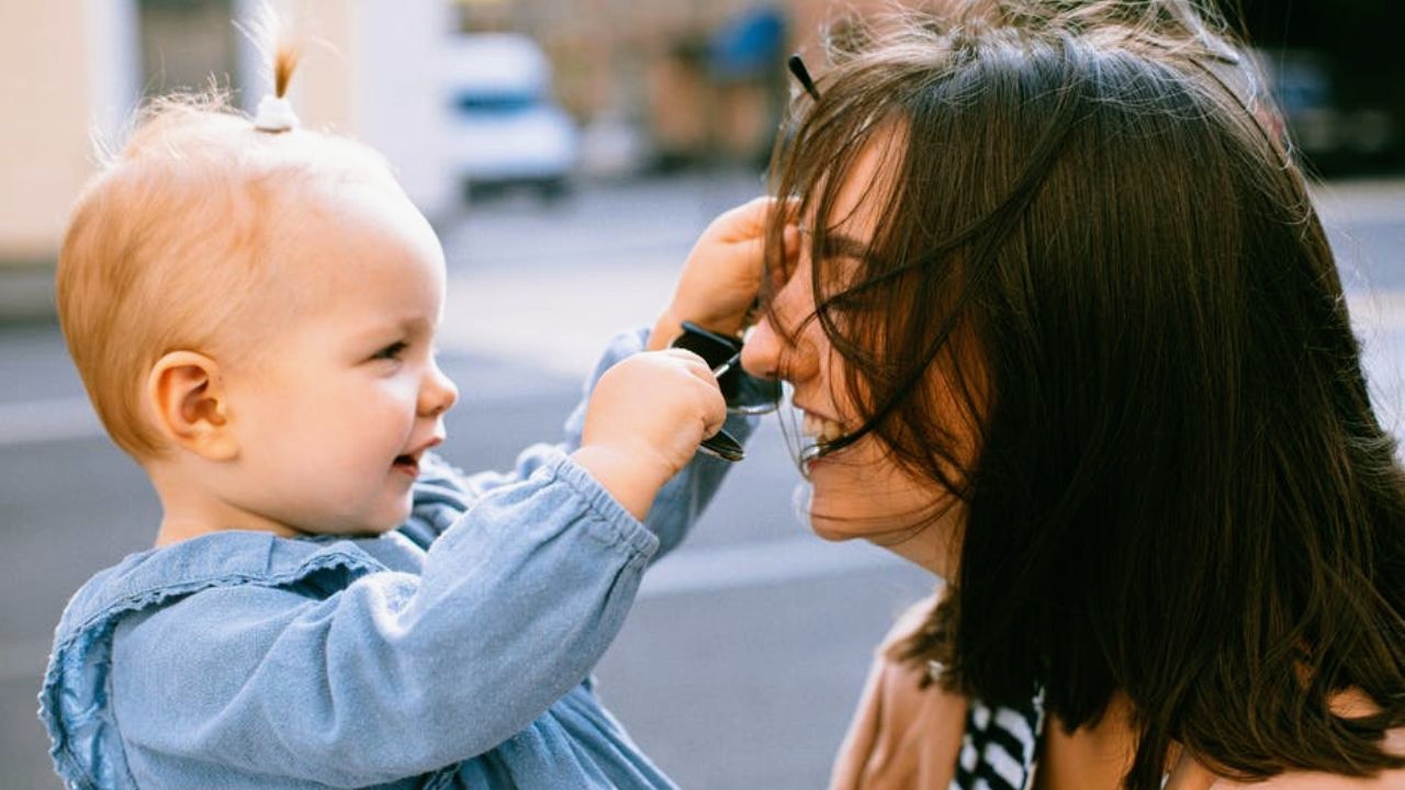Recém nascido que dorme muito, é normal?