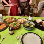 Casal está conhecendo várias culturas através de receitas