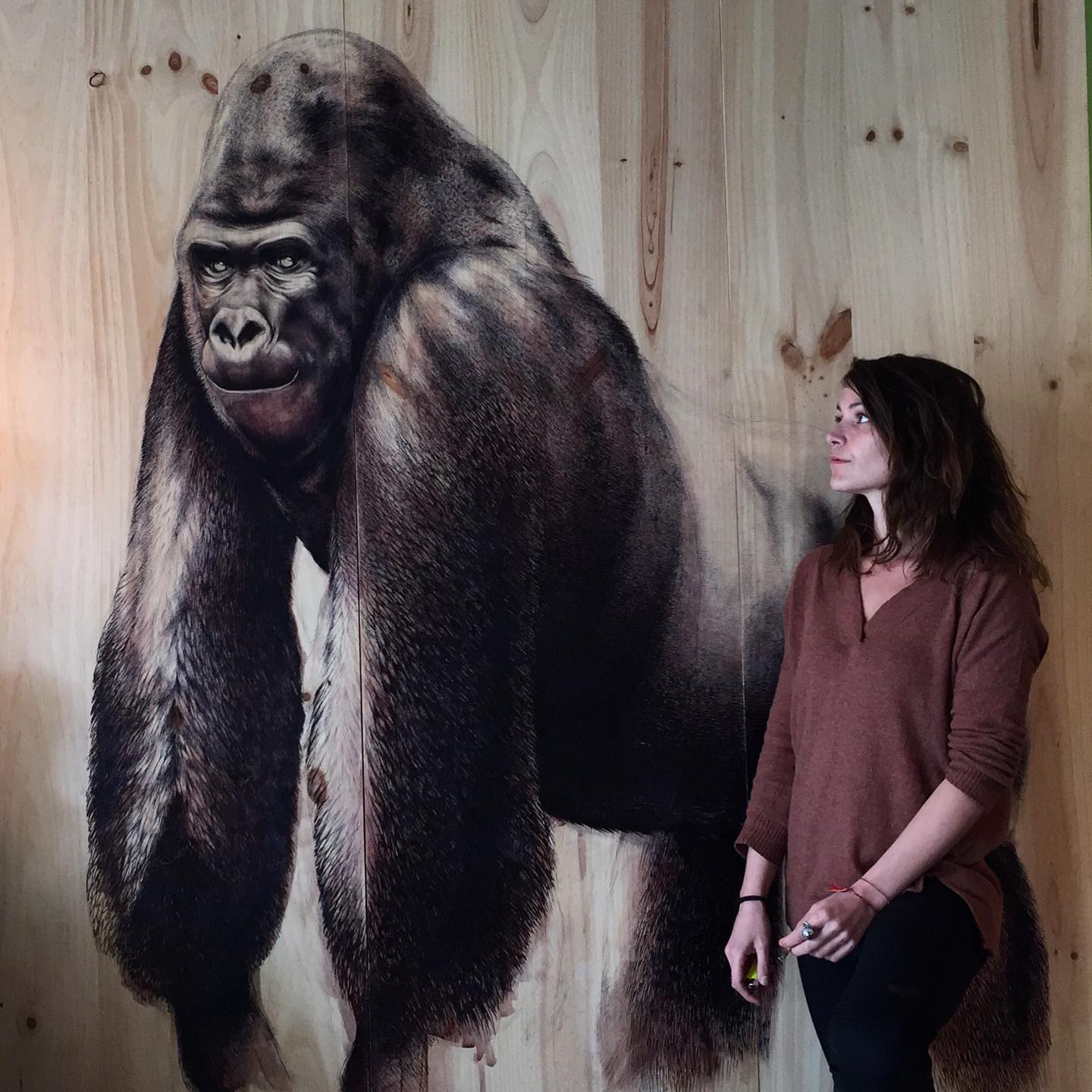 Artista cria projeto de animais em madeira reciclada