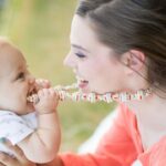 Quando os bebês começam a dentição e quanto tempo dura?