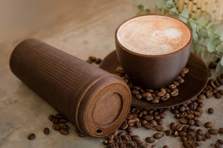 Copo compostável é feito de borra de café