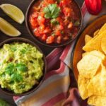 Creme de abacate com vinagrete de feijão fradinho e nachos caseiros