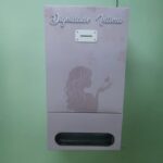 Escola cria máquina de absorventes e garante dignidade íntima para alunas