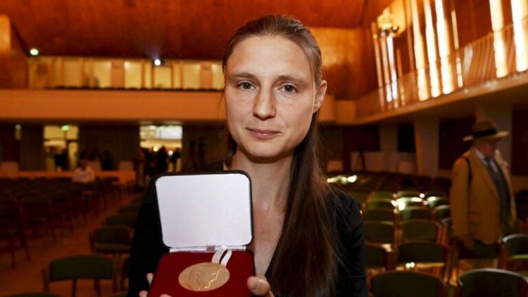 Matemática ucraniana é a segunda mulher a receber a Medalha Fields