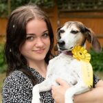 Cachorra some de casa e volta com medalha de competição pet