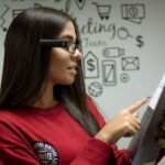 Óculos ‘falantes’ para estudantes cegos chegam ao Brasil