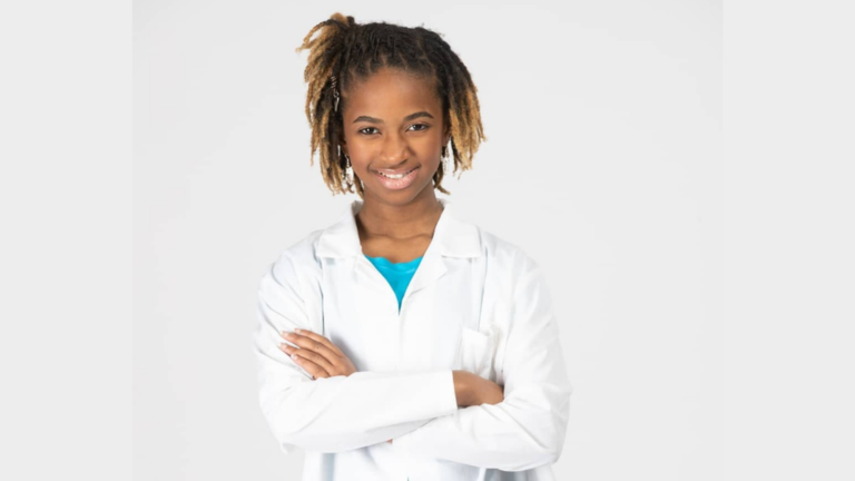 Adolescente de 13 anos entra em faculdade de Medicina
