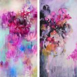 Artista pinta flores etéreas em tela