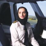 Conheça a 1ª mulher comandante de avião dos Emirados Árabes