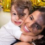 Mãe faz a mesma marca de nascença do filho para lhe ensinar amor próprio
