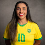 Marta ganha estátua ao lado de Pelé
