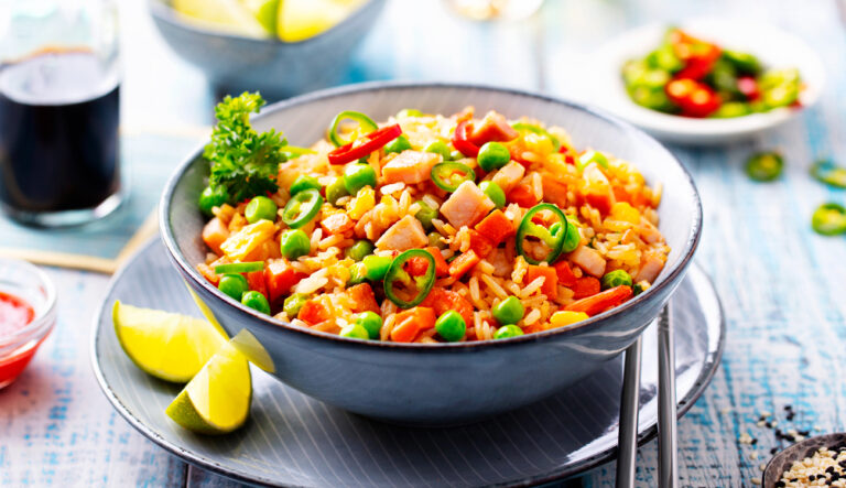 Receitas de arroz primavera para deixar suas refeições mais coloridas