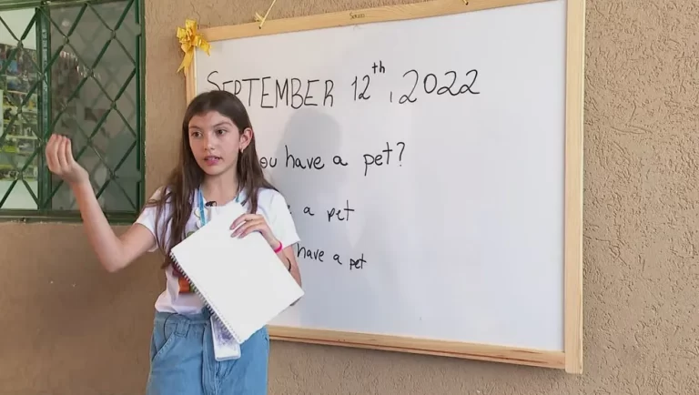 Menina de 11 anos dá aulas de inglês gratuitas para crianças carentes