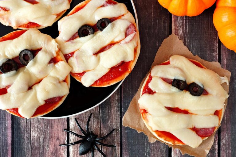 Neste Halloween, faça uma divertida e deliciosa pizza de múmia