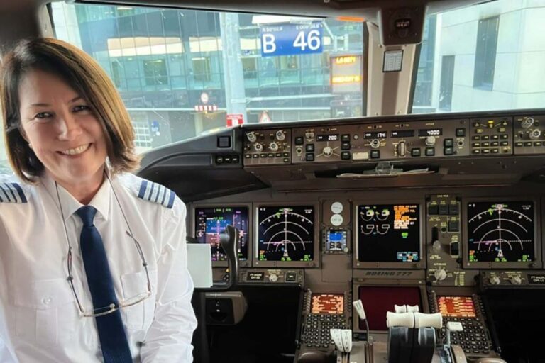 1ª mulher comandante de avião no Brasil comemora 30 anos de trabalho