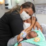 Mãe surda faz 1º parto com tradução em Libras e se emociona