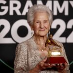 Neto grava avó cantando e ela vence Grammy Latino aos 95 anos