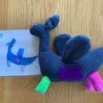 Professora transforma desenhos de alunos em bichinhos de pelúcia
