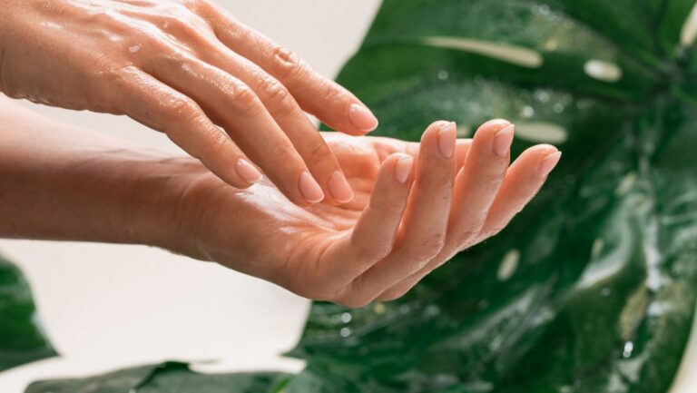 8 hidratantes naturais e poderosos para sua pele