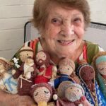 Vovó supera saudade do marido e do filho fazendo amigurumi