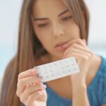 A menstruação pode descer antes de acabar o anticoncepcional?