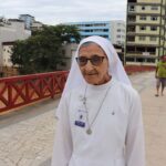 Freira de 89 anos caminha 6km todo dia para rezar por pacientes de hospital