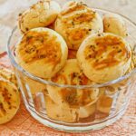 Biscoitinho amanteigado de cebola