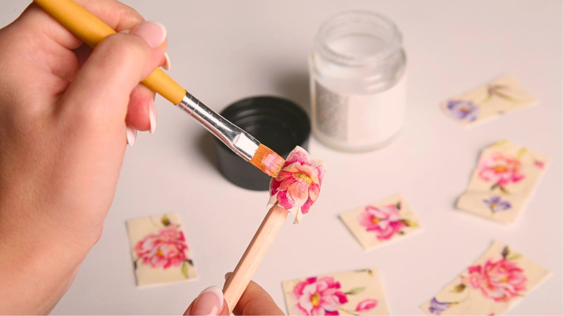 Decoupage: aprenda como aplicar esta técnica artesanal