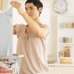 Como dobrar as peças de roupa