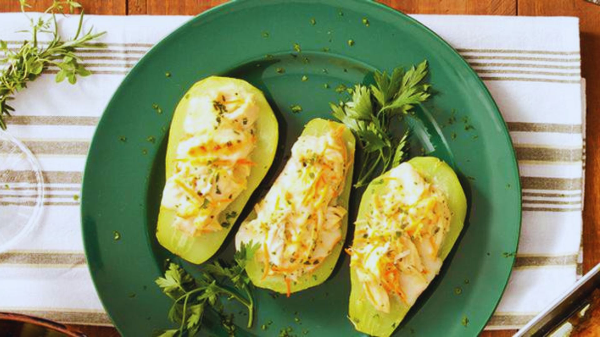 Chuchu Recheado com Creme de Milho e Frango