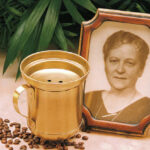 Quem foi Melitta Bentz, a mulher que inventou o filtro de café