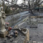 Estátua da Virgem Maria fica intacta após incêndio na Itália