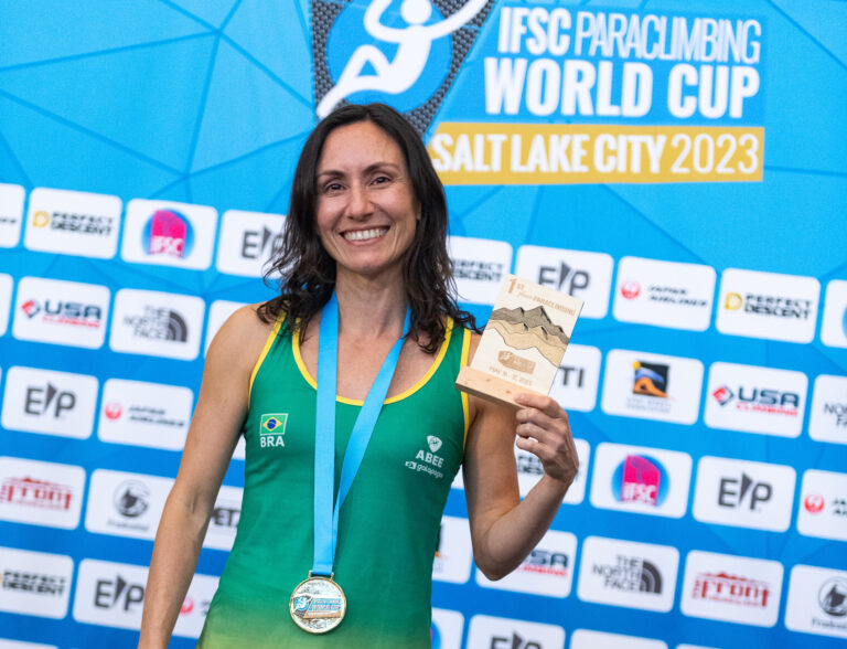 Marina Dias conquista título inédito para o Brasil em mundial de paraescalada