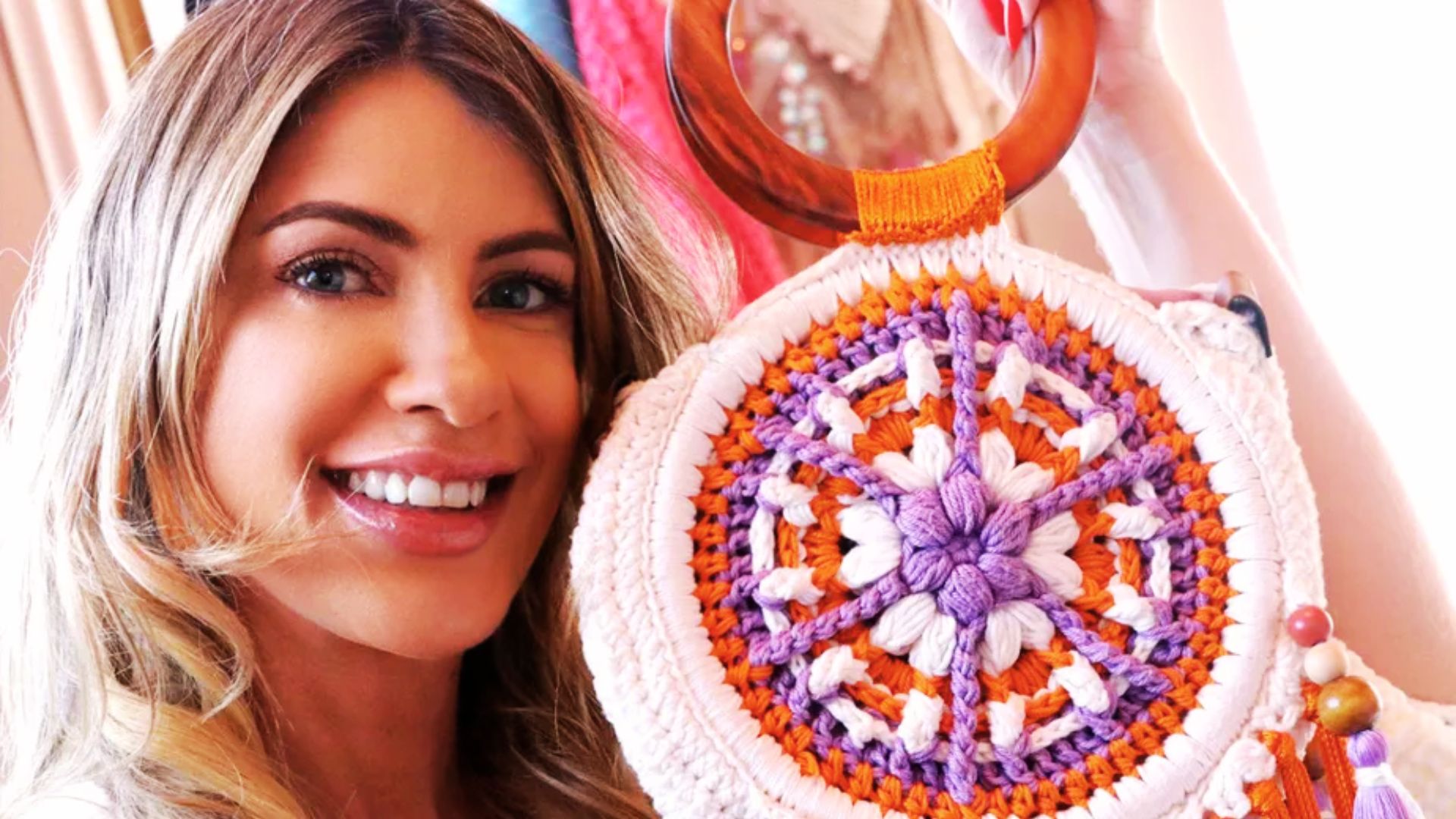 ‘Transformei a dor de perder um filho em arte e passei a empreender através dos fios do crochê’