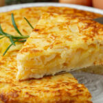 Fritata saborosa de batata com cebola